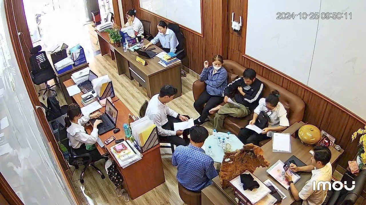 Hình ảnh tại văn phòng công ty Luật Nguyễn Hiếu
